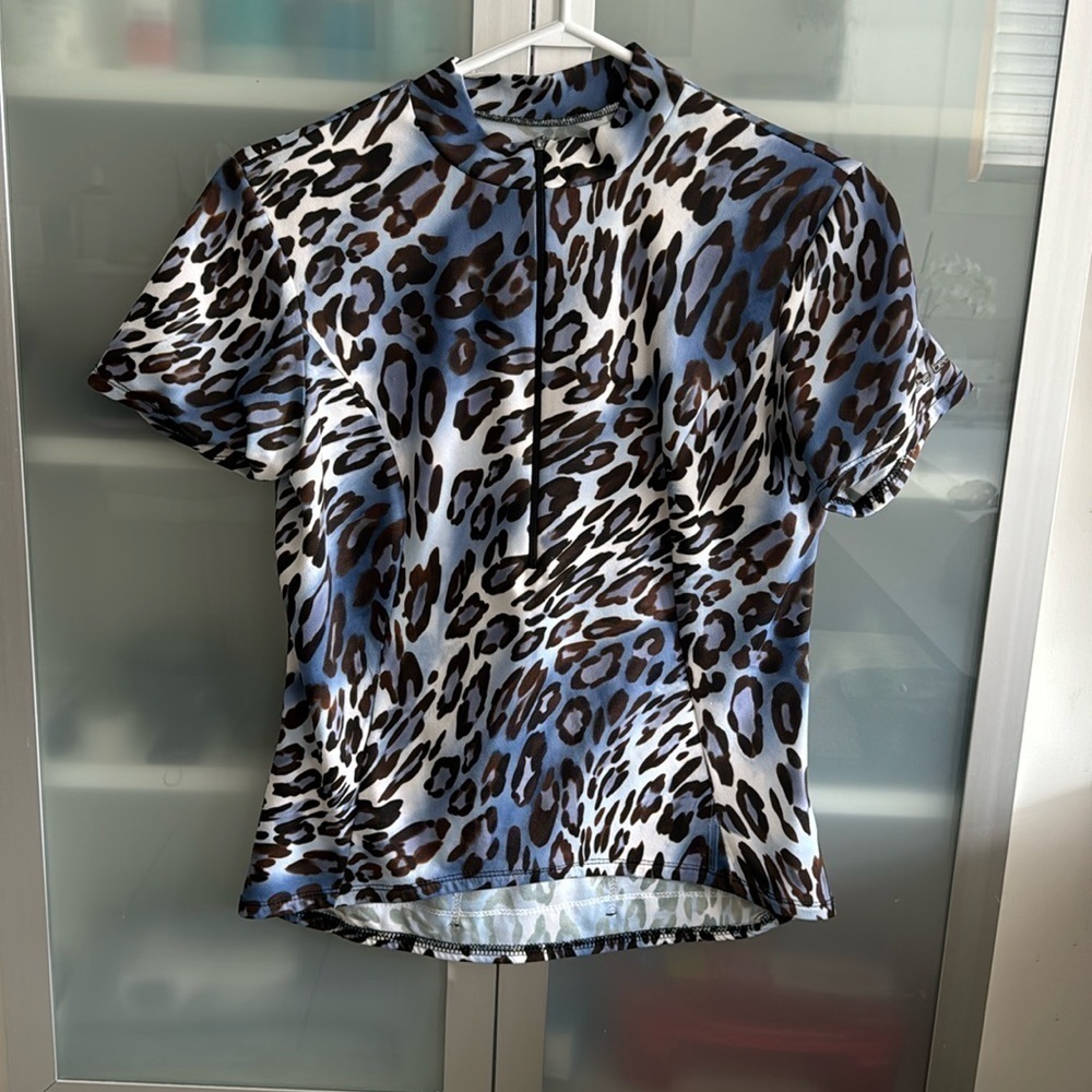 “Shebeest” cycling  a jersey with arm warmers